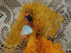 spanish dancer gold fan a